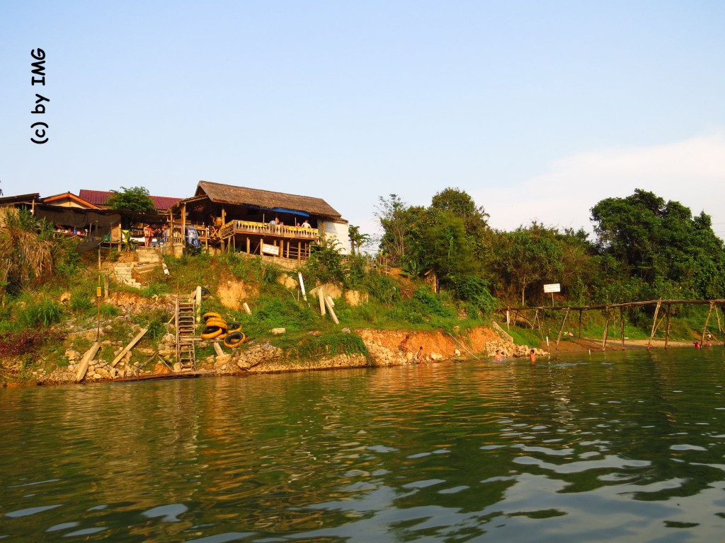 vang vieng-laos-river-house