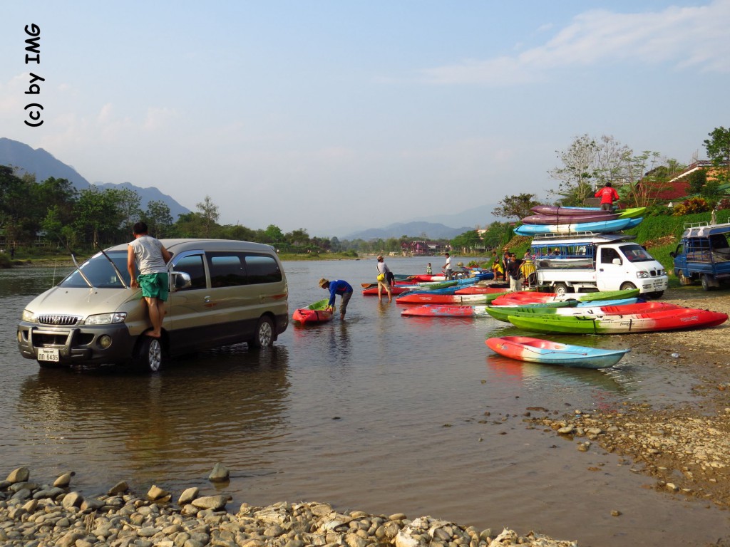 vang vieng-river-boats