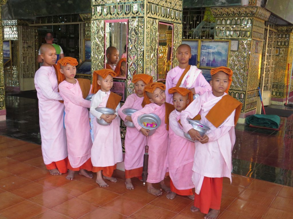 Nonnen, Mandalay Hill, Myanmar