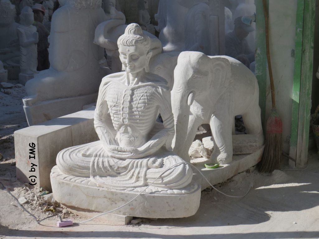 Buddha Elefant Steinmetz Mandalay